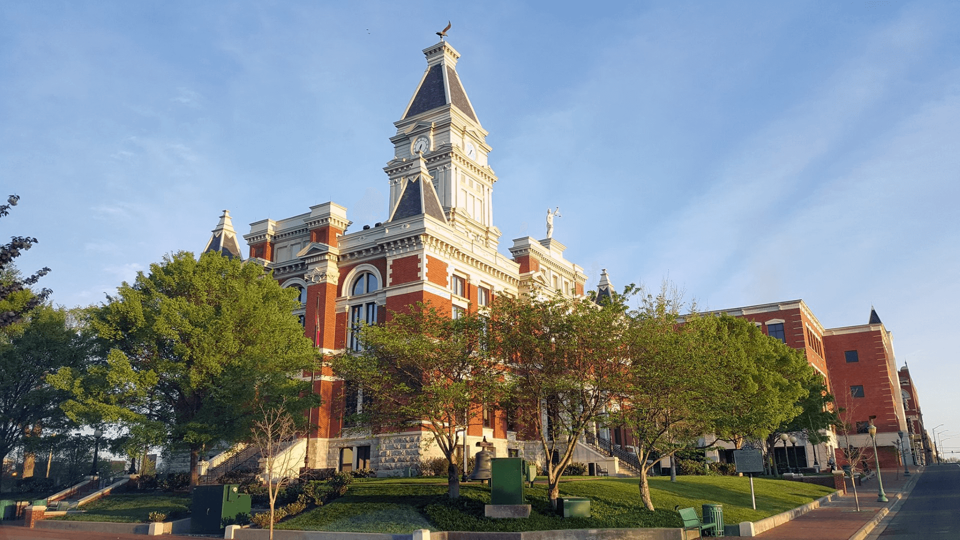 Photo of the Courthouse